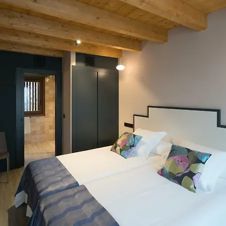 Y La Santilar Apartmán