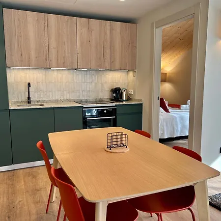 Y La Santilar يانس