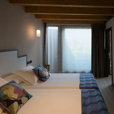 Apartment Y La Santilar *
