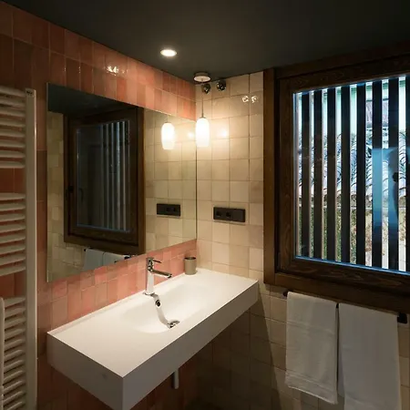 Y La Santilar يانس